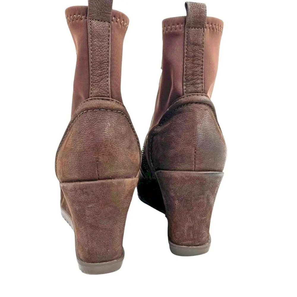 TARYN‎ ROSE Beula Cocoa Nubuck Zip Wedge Booties